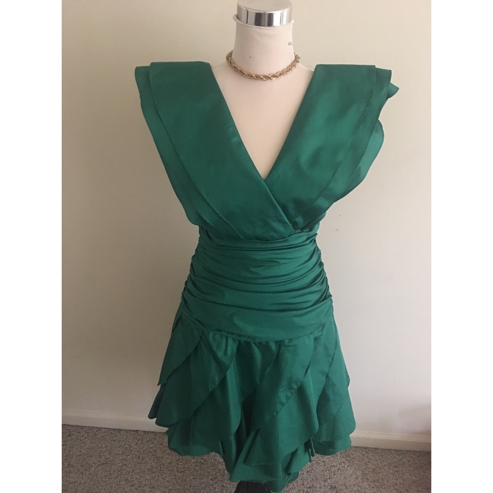 Vintage Classic Emerald Green Semi Formal Gown